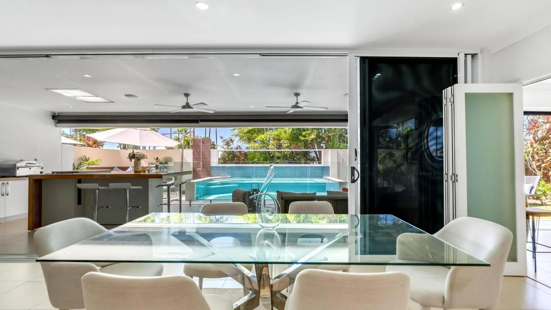 Belle Escapes Chillandos Villa Smithfield Australia